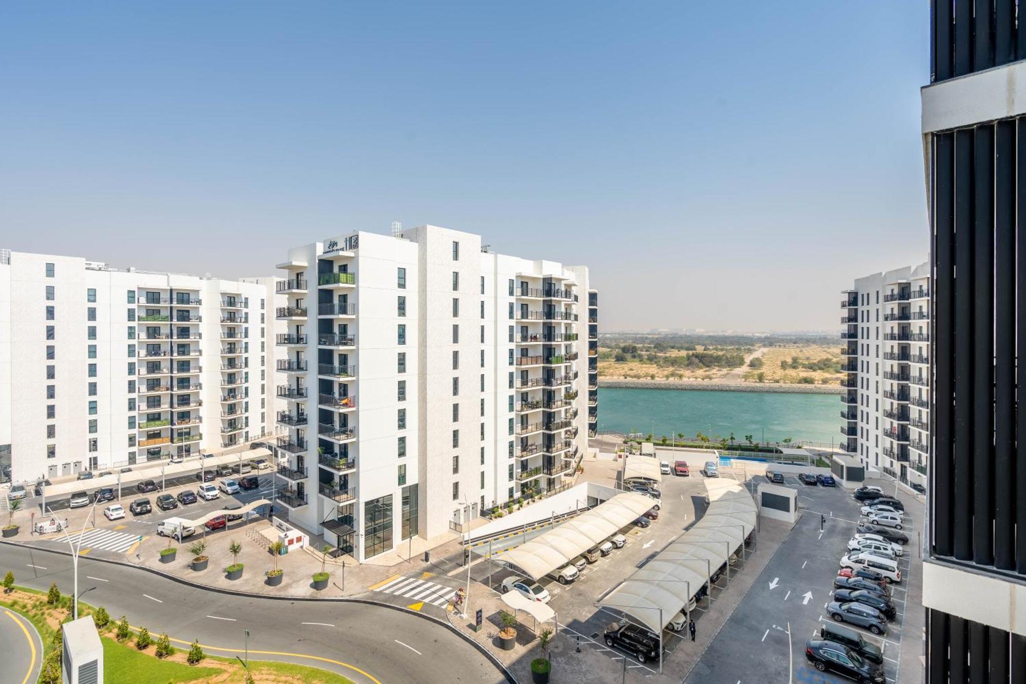 Bohochic Yasisland: Beside “f1” Abu Dhabi